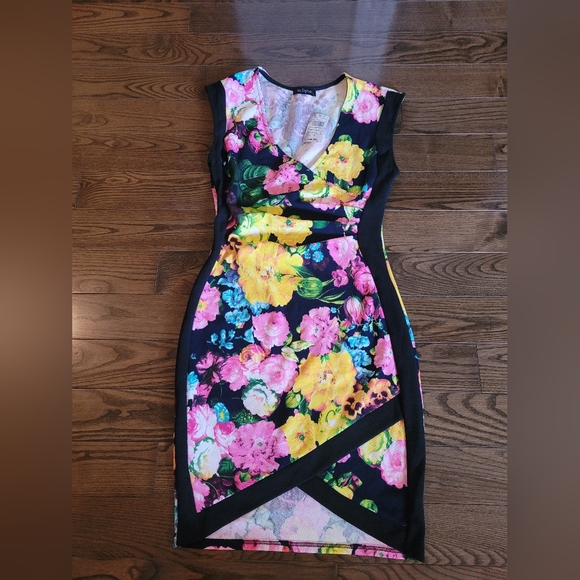NWT Colourful Summer Dress, Rouched middle, V-cut hem. - Picture 1 of 10